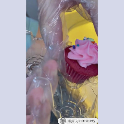 Video showing how clear plastic egg carton can be used for packaging desserts and bakery items